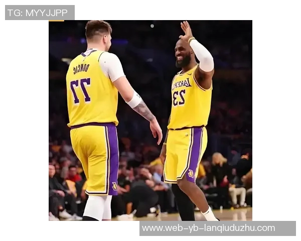 里夫斯称赞詹姆斯训练状态良好期待他强势回归球队