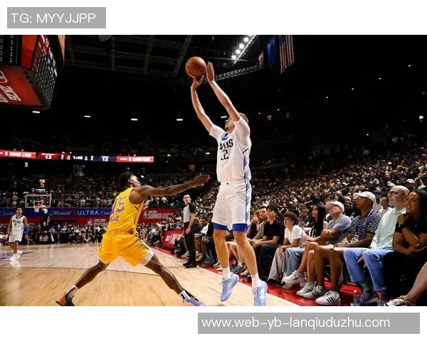 爱德华兹狂砍35分6板3助4断成最年轻三分先生展现超强投篮能力